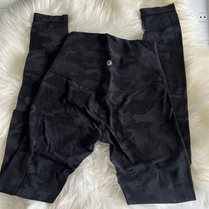 Lululemon Black Camo Align Leggings 28 in Sz 2